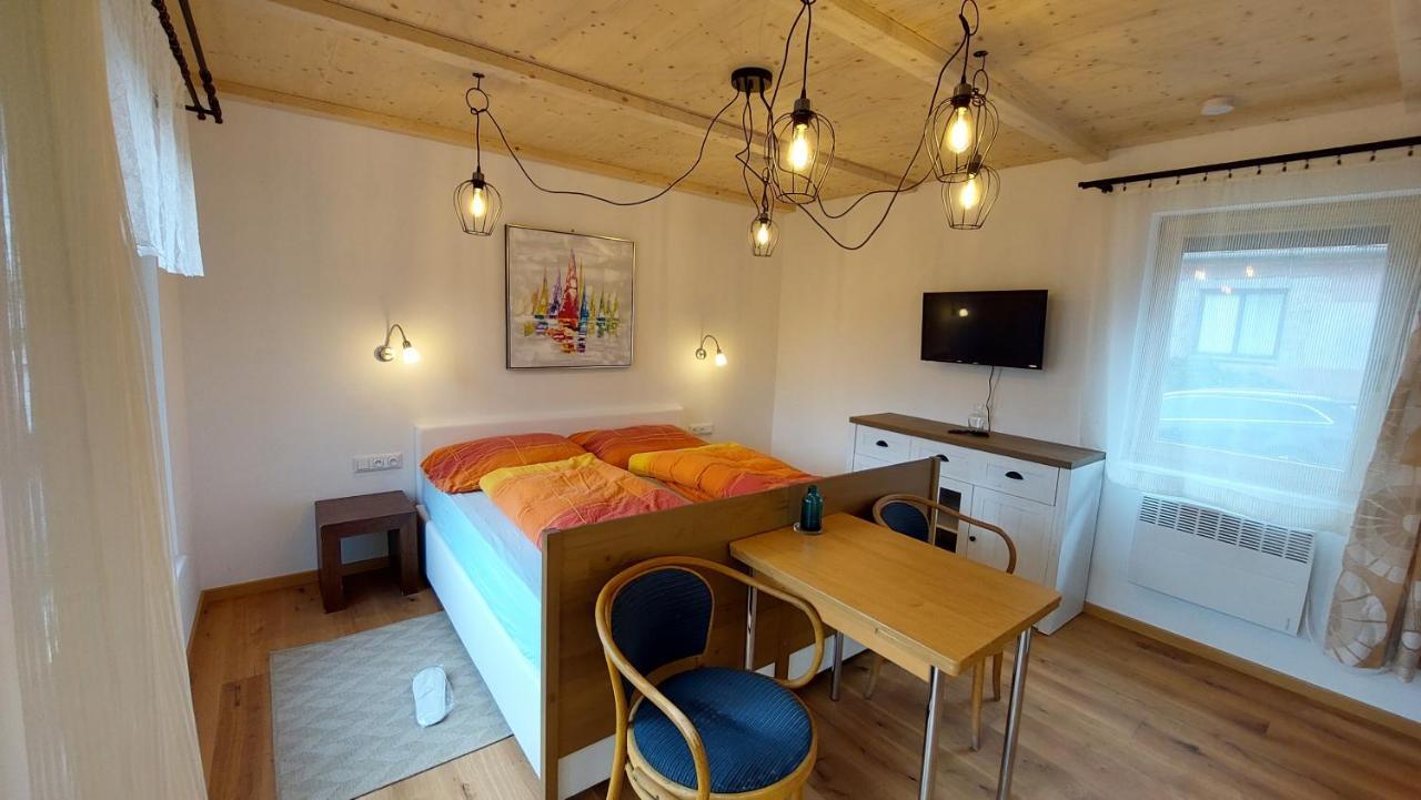 Pavlov24 - Zahradní domečky Apartamento Exterior foto
